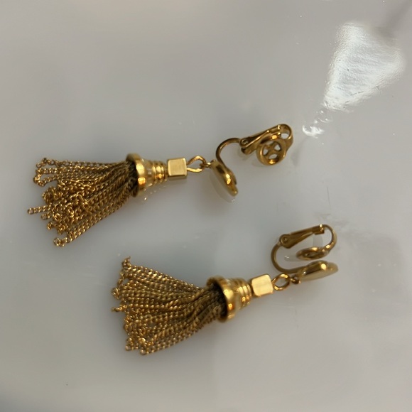 TRIFARI C, Vintage clip earrings - Picture 2 of 5